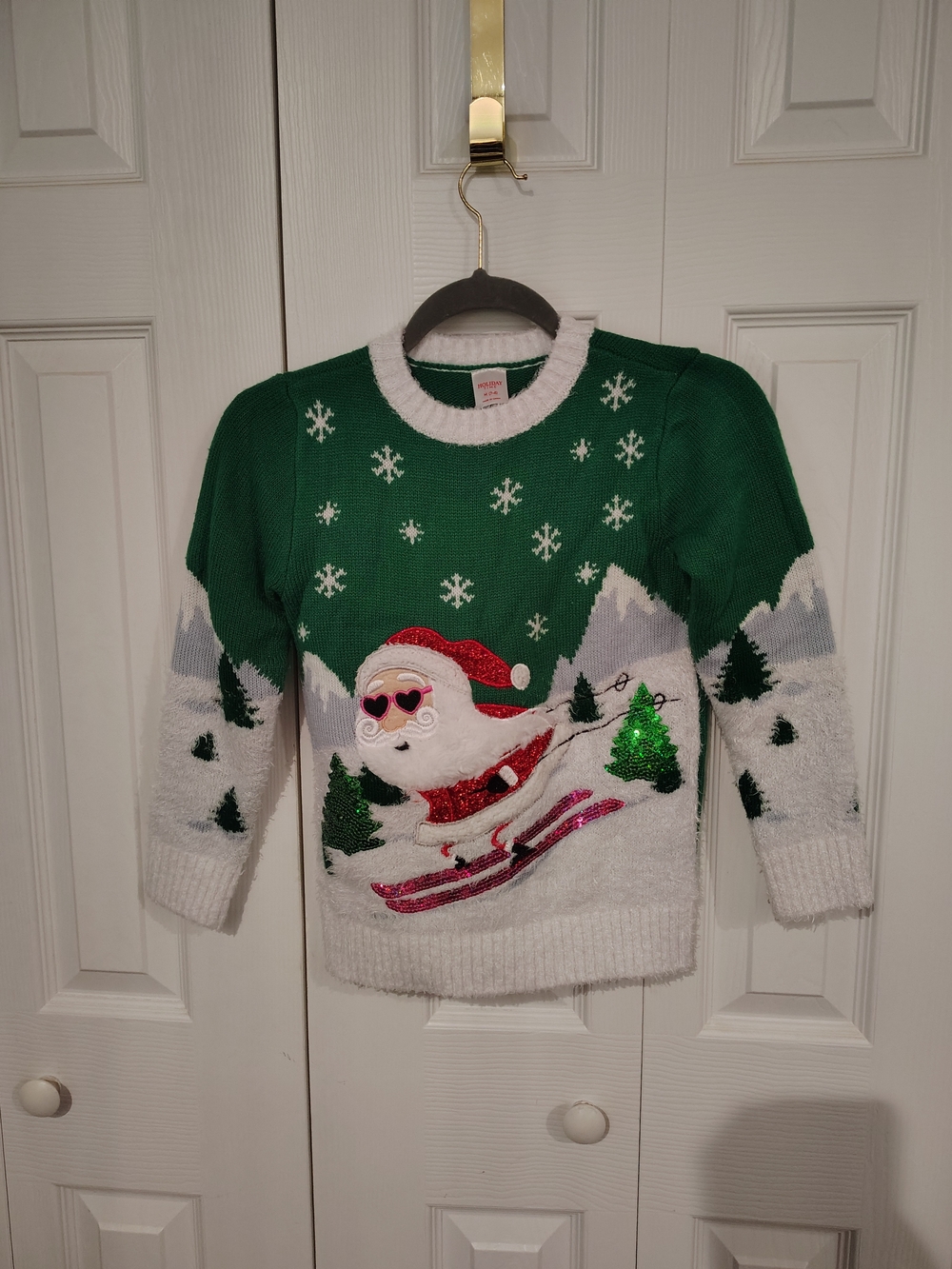 Holiday Time Green and White Skiing Santa Crewneck Sweater Girls Size 7-8